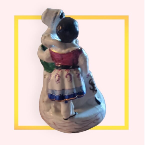 GERMAN PORCELAIN INKWELL "A TRIO OF CHILDREN AT PLAY" IN RARE PETITE SIZE - Picture 3 of 5